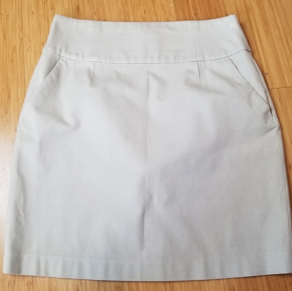 Banana Republic Dresses & Skirts - Banana Republic Classic Cream Skirt Size 14